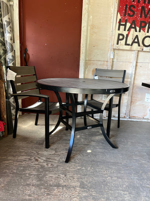Kensington 42" Dining table + chairs