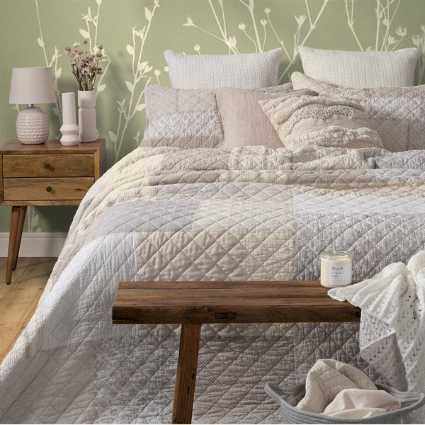 LUNA PATCHWORK QUEEN QUILT