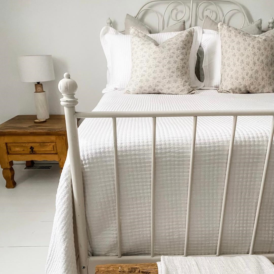 WHITE WAFFLE QUEEN QUILT SET 90X90