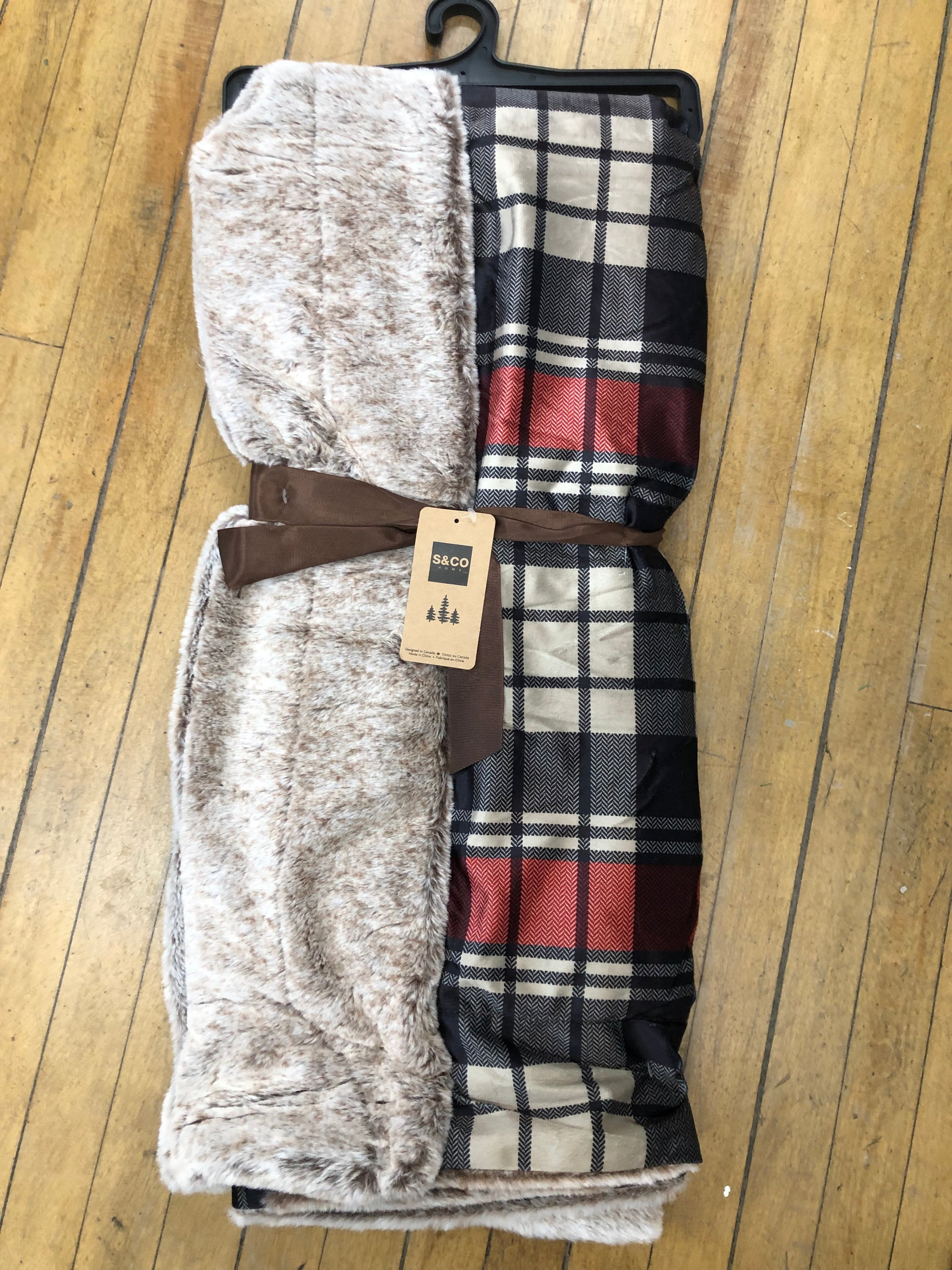 REVERSIBLE FAUX FUR THROW - CABIN PLAID